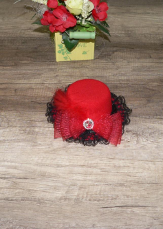 Mini - pălărie roșie